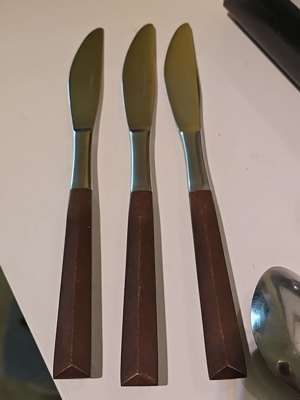 Vintage Woodwind 3- Knives, 1 - Soup. 1' Tea Spoon